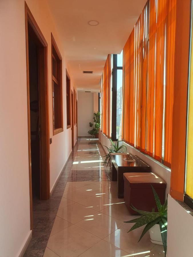 Hotel W Bush Square Fushe-Kruje Bagian luar foto