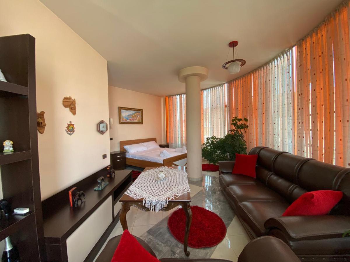 Hotel W Bush Square Fushe-Kruje Bagian luar foto