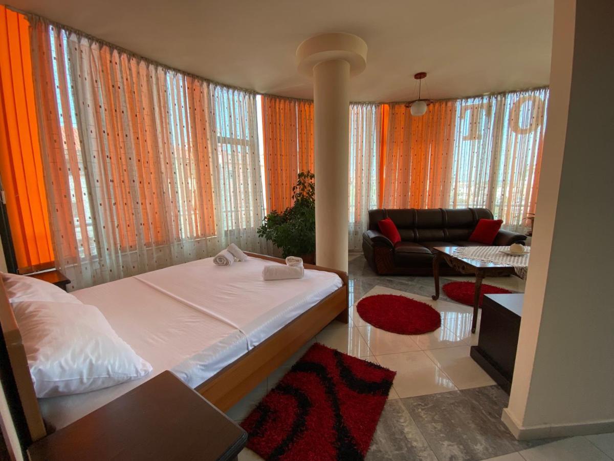 Hotel W Bush Square Fushe-Kruje Bagian luar foto