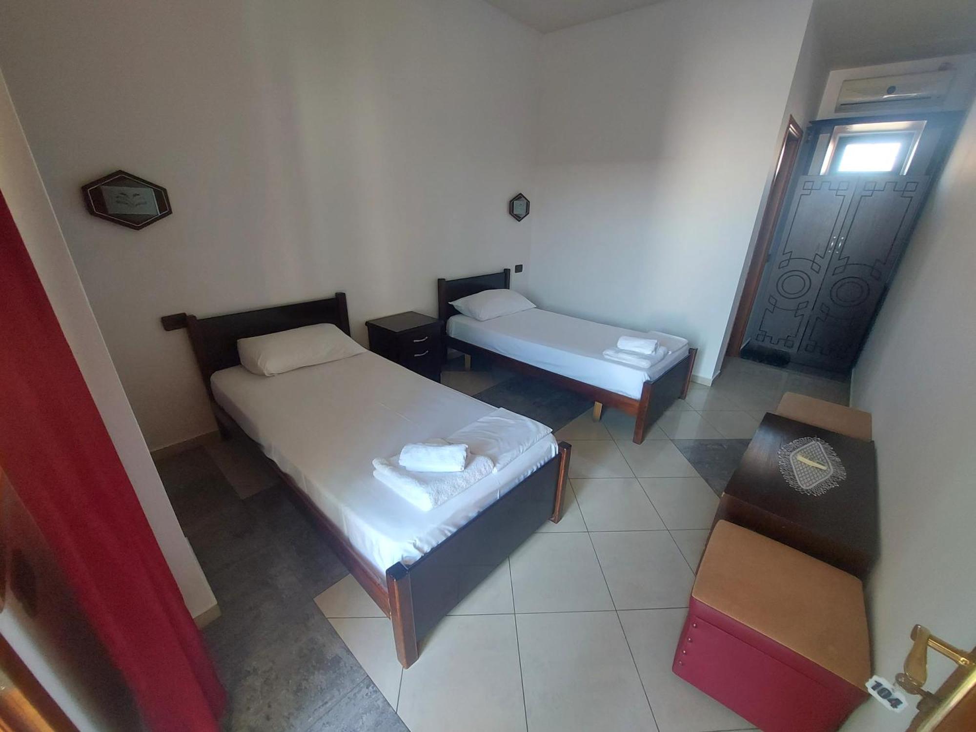 Hotel W Bush Square Fushe-Kruje Bagian luar foto