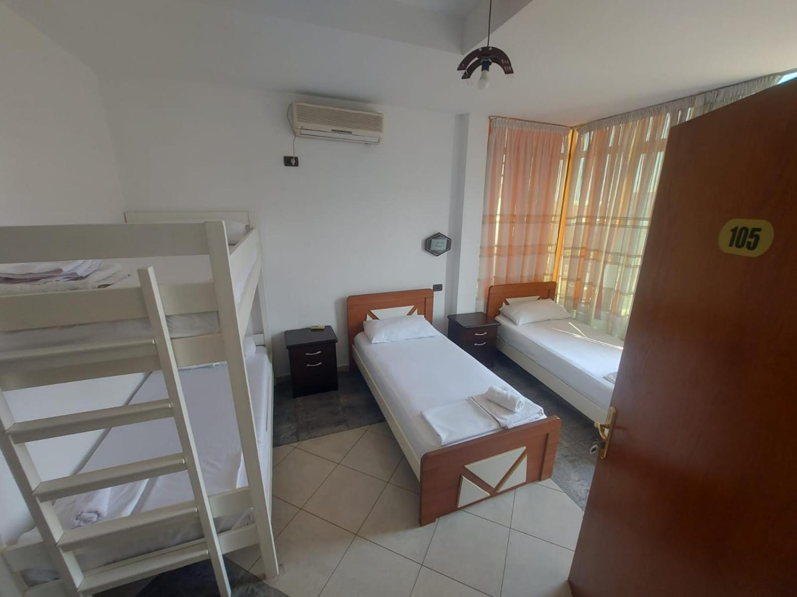 Hotel W Bush Square Fushe-Kruje Bagian luar foto